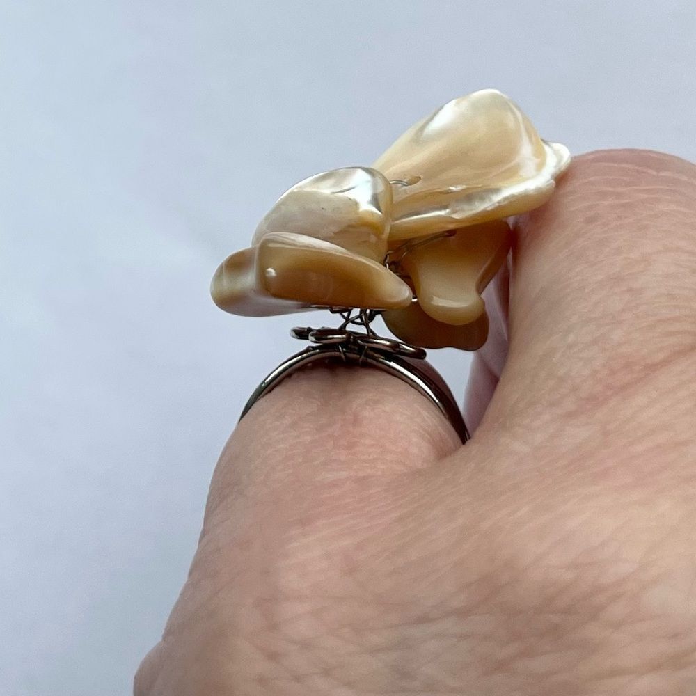 Shell ring expandable to fit most toes or fingers